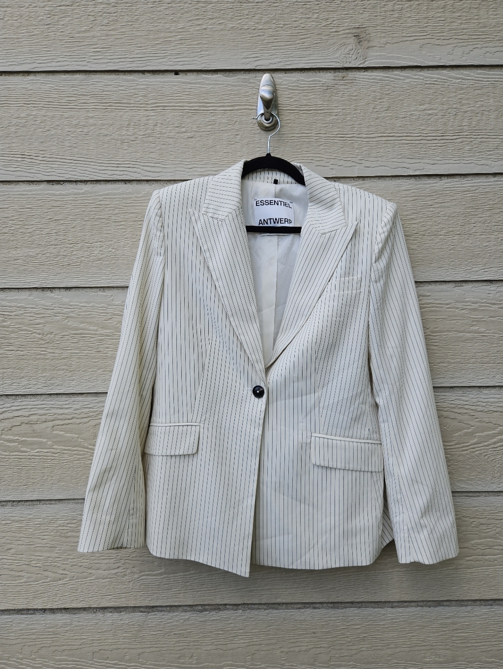 Essentiel Antwerp Off-white and black pinstripe single-breasted blazer US 8